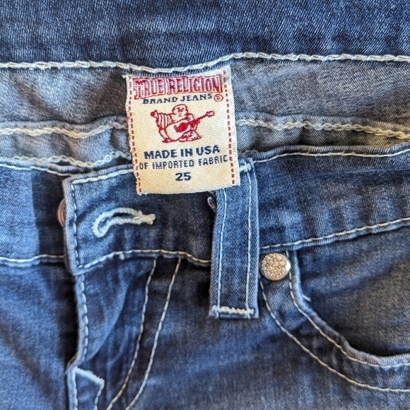 True Religion women's jeans size 25.  Silver badge on back of jeans. - Picture 5 of 9